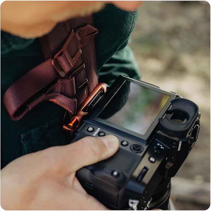 Peak Design Capture Camera Clip V3, Holds DSLR, Compact and Point and Shoot