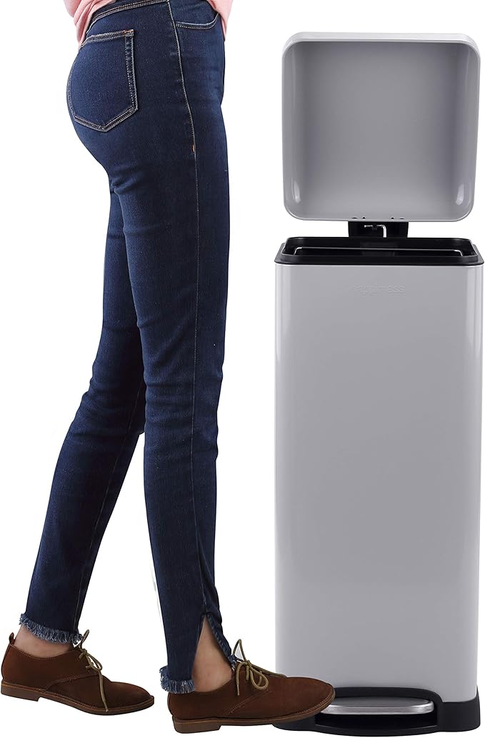 happimess HPM1007C Betty Retro 8-Gallon Step-Open Trash Can